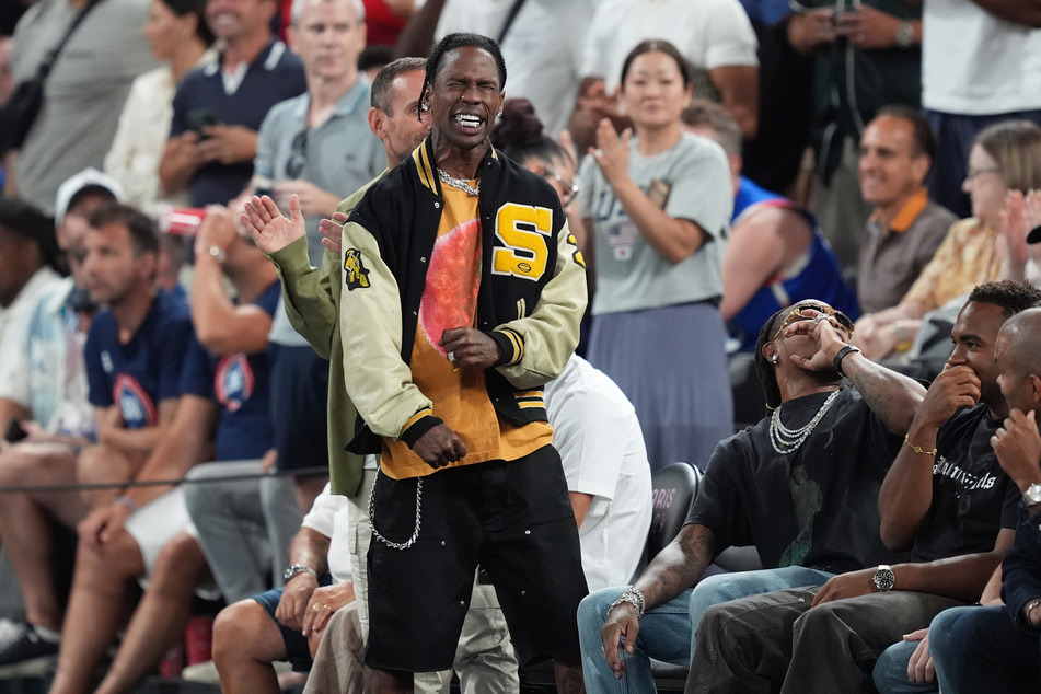 Travis Scott (33) kam nach seinem Besuch des olympischen Basketball-Halbfinales in Paris in Polizeigewahrsam.