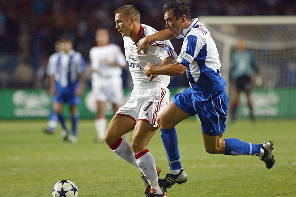 Jorge Costa (r.), hier im Zweikampf gegen Andriy Shevchenko, gewann mit José Mourinho die Champions League. (Archivfoto)
