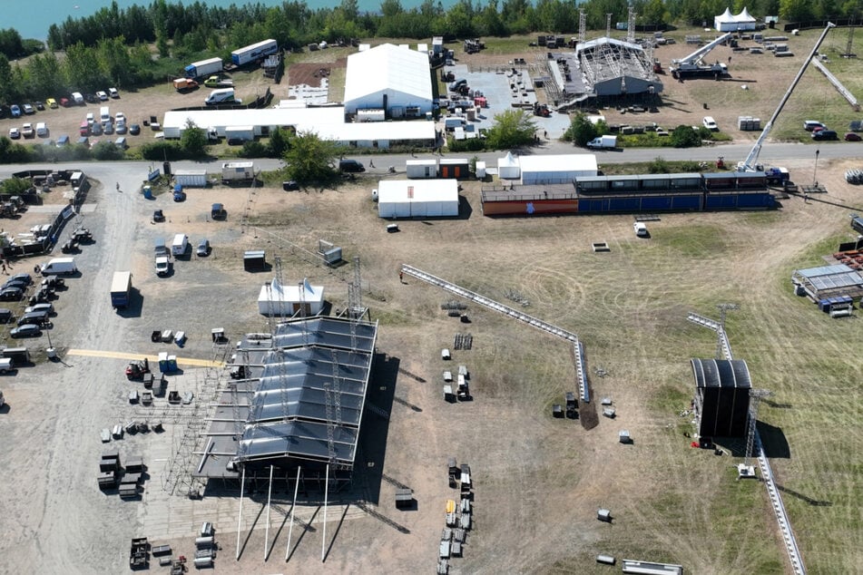 Vorn die Green, hinten die Blue Stage. Ab Freitag werden darauf Acts wie Peter Fox, Cro und Marsimoto den Musikfans einheizen.