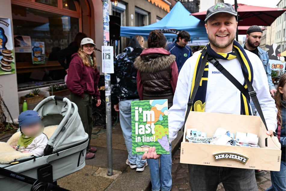 Mitarbeiter Niklas Wolf (35) war als Eis-Botschafter unterwegs.