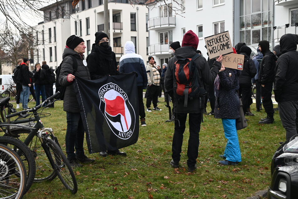 Auch antifaschistischer Gegenprotest fand sich in Stötteritz ein.