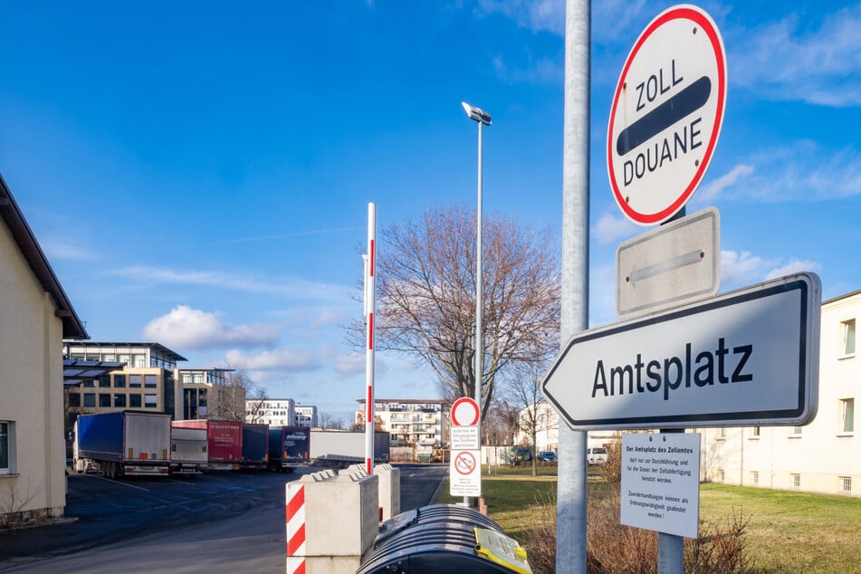 Im Umfeld des aktuellen Zollhofs gibt es nur unzureichende Parkmöglichkeiten für Laster.