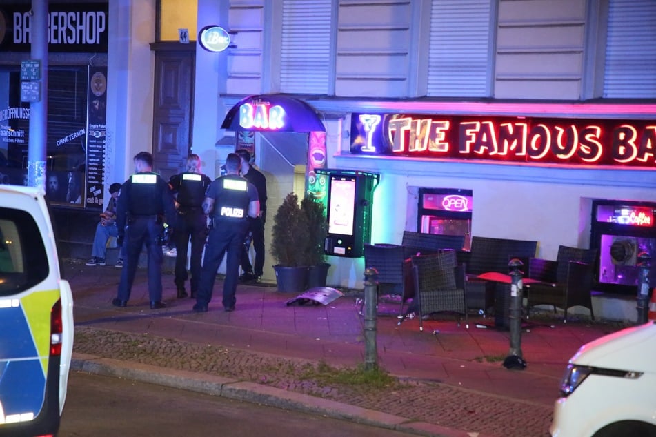 Die Polizei nahm drei mutmaßliche Beteiligte noch vor Ort fest.