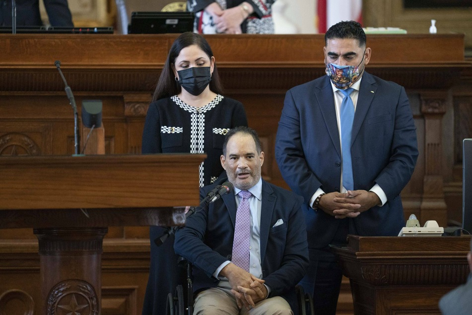Texas House members Ana Hernandez (l.), Garnet Coleman (c.), and Armando Walle left Washington DC, allowing Republicans to resume their conservative agenda.