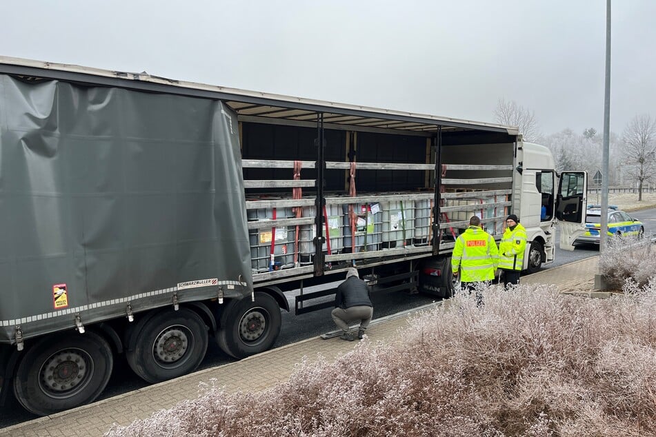 Der Lkw hatte gefährliche Abfälle und giftigen Müll geladen.