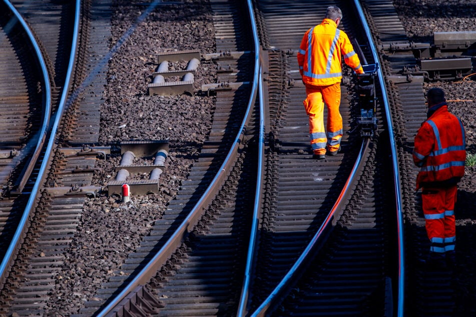 Für 48 Stunden muss der Streckenabschnitt zwischen Wolmirstedt und Zielitz gesperrt werden. (Symbolfoto)