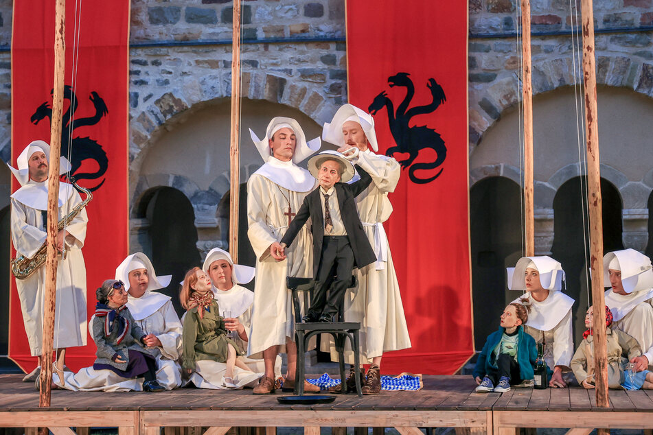 Am Dienstag feiert das Puppentheater Magdeburg Premiere des diesjährigen Hofspektakels "Der Drache".