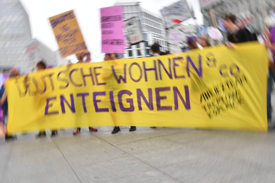 Sollte eine rot-grün-rote Regierung zustande kommen, soll in Berlin die Enteignung großer Wohnungskonzerne vorangetrieben werden.