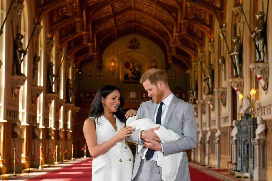 Mai 2019: Prinz Harry und Herzogin Meghan stellen ihren neugeborenen Sohn Archie der Presse in London vor.