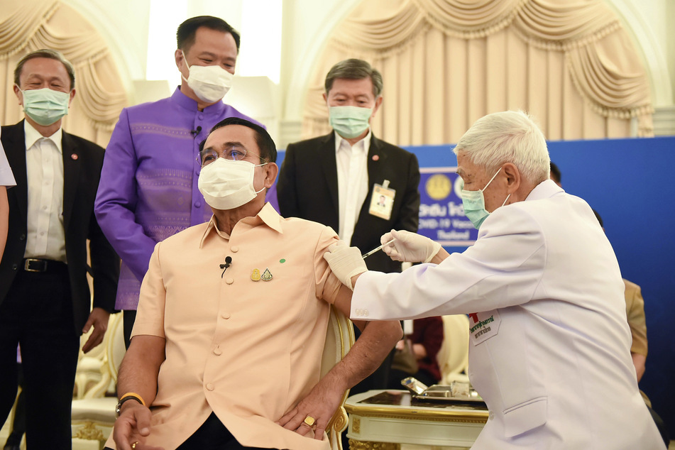 Prayuth Chan-ocha, Thailands Premierminister, erhält eine Impfung mit dem Impfstoff COVID-19 von AstraZeneca.