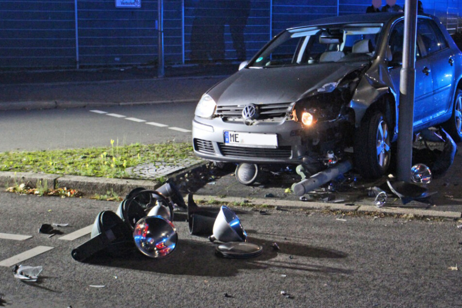 Der VW Golf ähnelte nach dem Unfall einem einzigen Totalschaden.