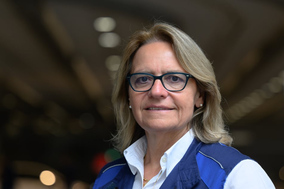 Petra Peterhänsel (60) leitet seit 2022 das BMW-Werk in Leipzig.
