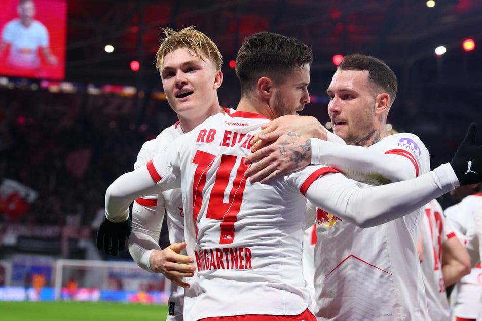 David Raum (28, r.) wurde als Kapitän im Amt bestätigt. Neuer Vize ist Christoph Baumgartner (27, M.).
