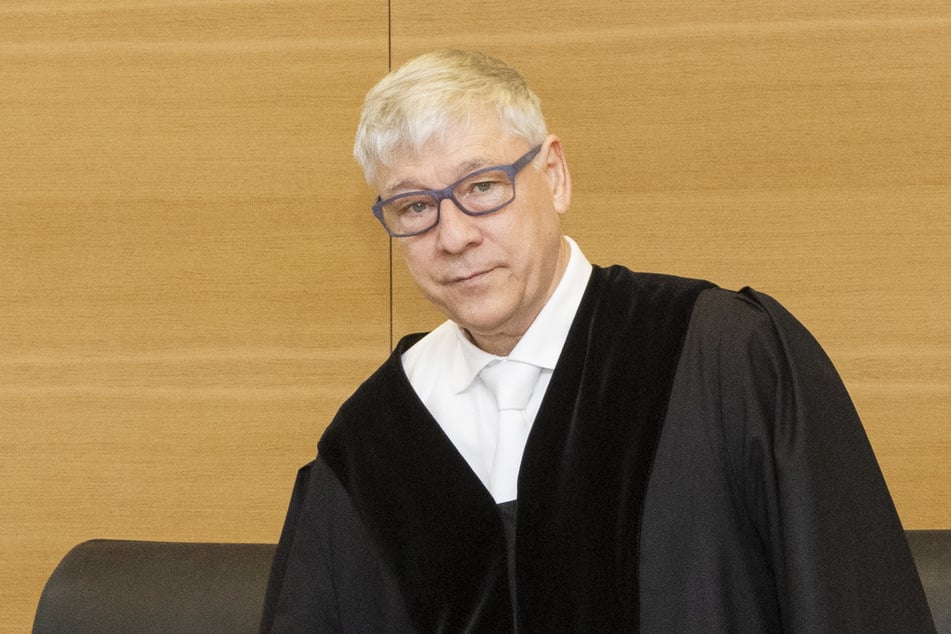 Der langjährige Chef der Schwurgerichtskammer, Herbert Pröls (63), wurde jetzt im Mord-Prozess angezeigt.