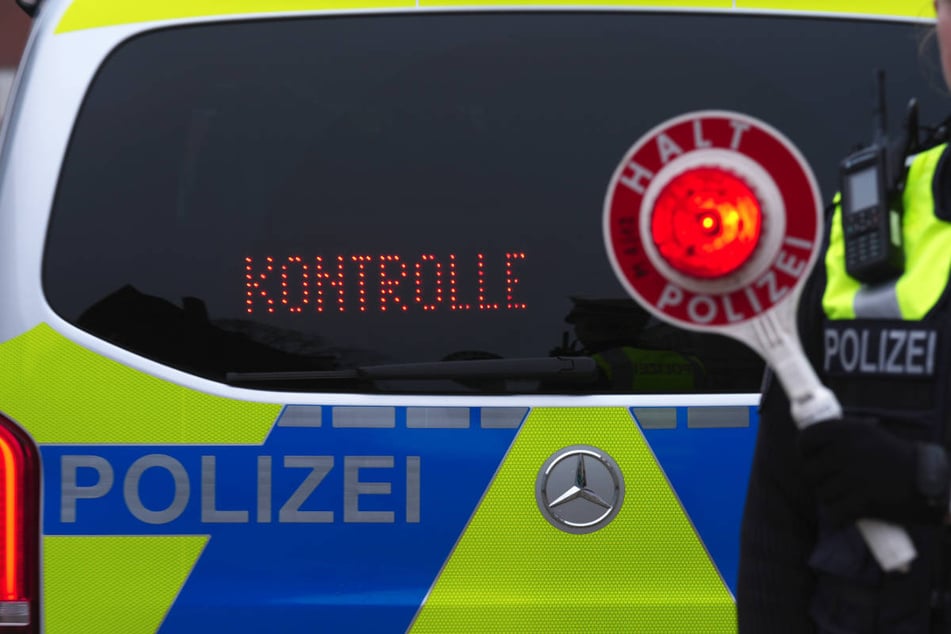 Polizei entdeckt Cannabispflanzen in Transporter: Die Ausrede ist kurios