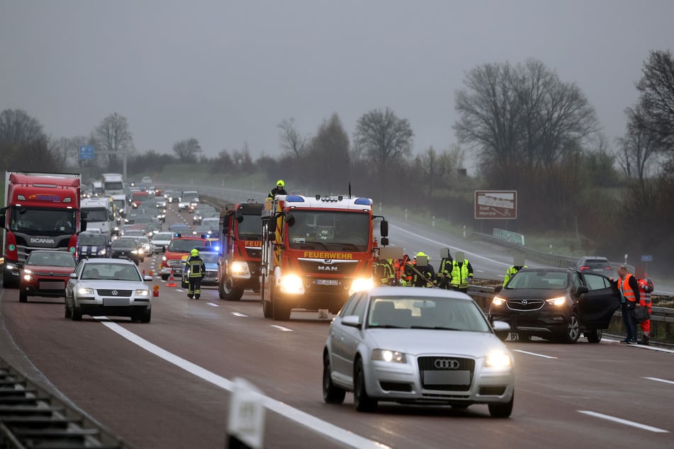 Durch den Unfall kam es auf der A4 am frühen Samstagabend zu Stau.