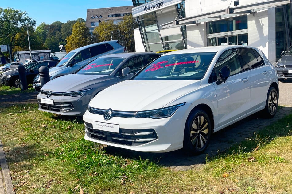 Am 21. September findet hier die große Feier zum 25-jährigen Jubiläum des VW-Zentrums in Chemnitz statt. Kraftstoffverbrauch Golf in l/100 km: kombiniert 5,6-4,3; CO₂-Emission in g/km: kombiniert 128-113. CO₂-Klassen: D-C