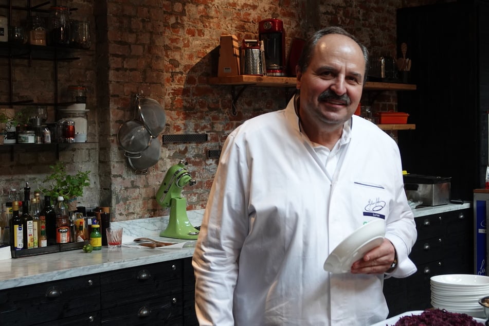 In seinem Leben hat Lafer nach eigenen Angaben circa 100 Kochbücher verfasst. (Archivfoto)