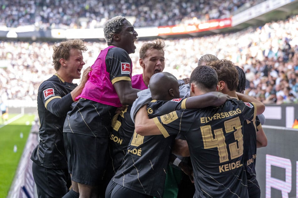 Die SV Elversberg durfte in Gladbach spät das 4:3-Siegtor bejubeln.