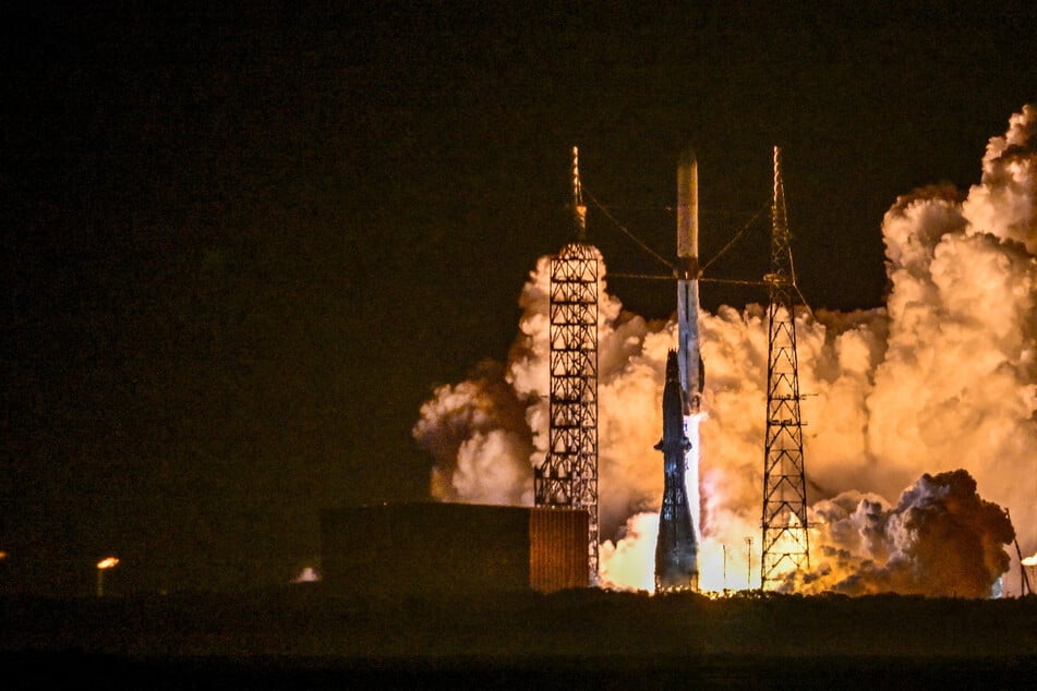 Blue Origin celebrates big milestone with spectacular launch of New Glenn rocket