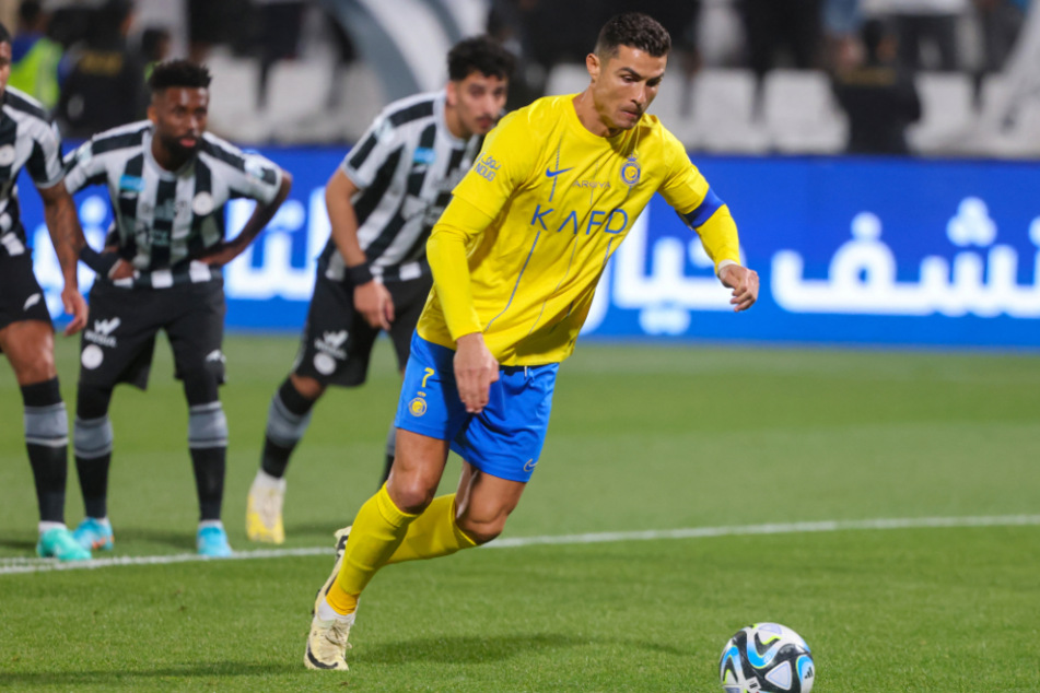 Cristiano Ronaldo (39, vorn) brachte Al-Nassr am Sonntag per Elfmeter in Führung.