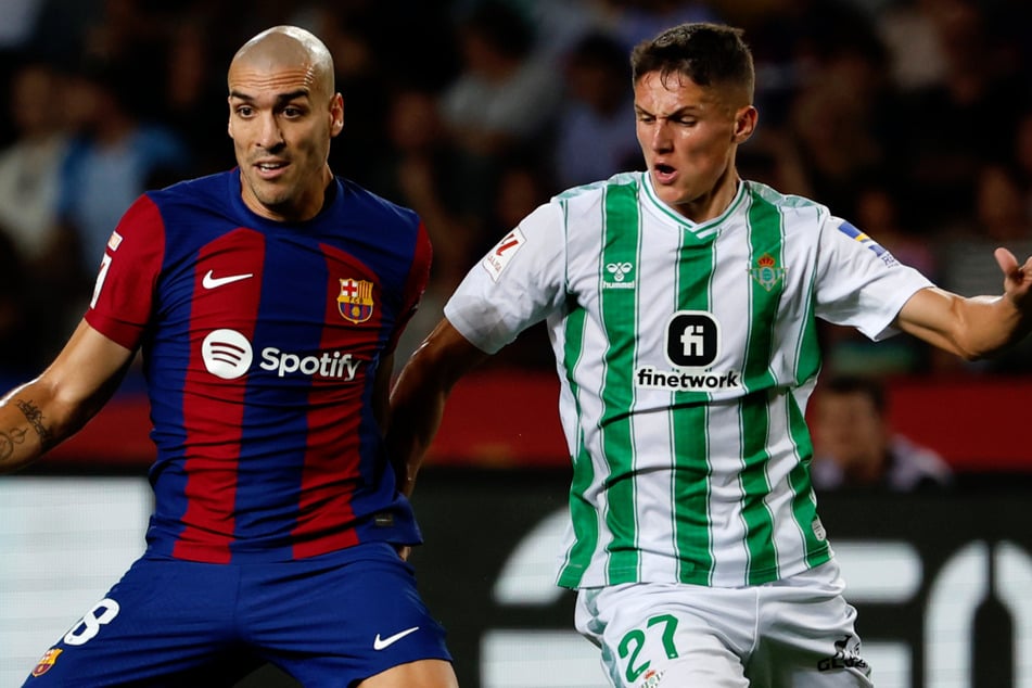 Sergi Altimira (24, r.) von Betis Sevilla soll ganz oben auf der Liste möglicher Kandidaten für das zentrale Mittelfeld in Frankfurt stehen.