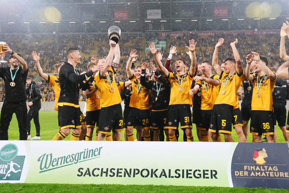 Die Freude nach dem Sieg war groß – dennoch blieb eine Feier für die Spieler von Dynamo Dresden aus.