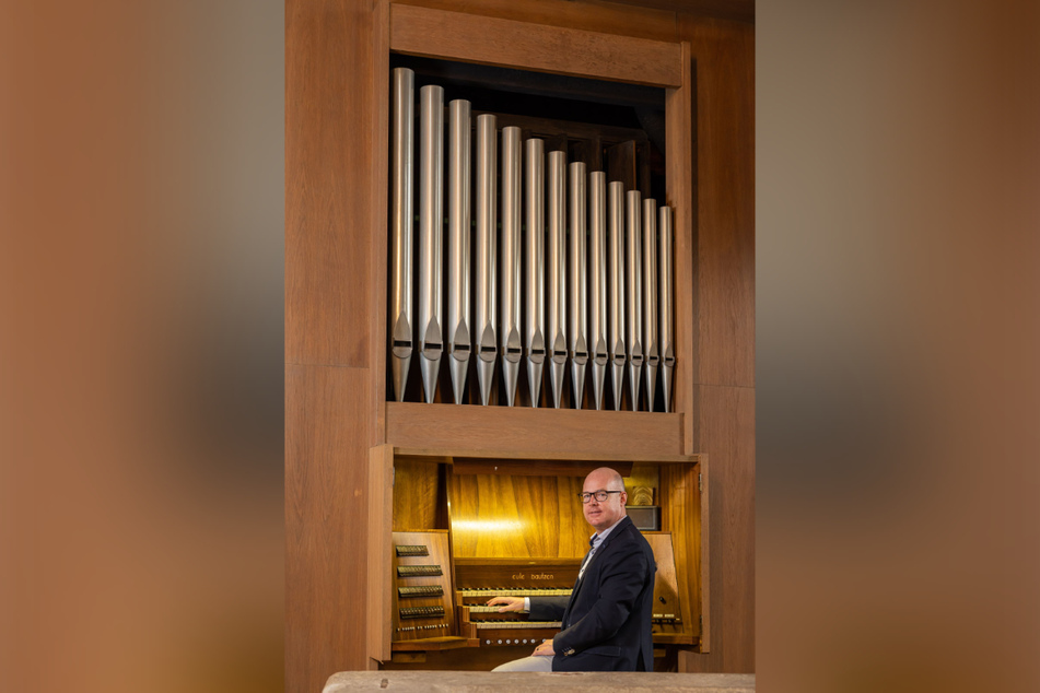 Domkantor Thorsten Göbel (47) muss nun 500.000 Euro Spendengelder sammeln, damit pünktlich zum Meißner Jubiläum (2029) die neue Orgel erklingen kann.