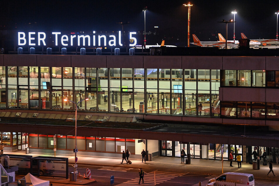 Das Terminal 5 des gerade erst eröffneten Hauptstadtflughafen BER soll nun wieder geschlossen werden.