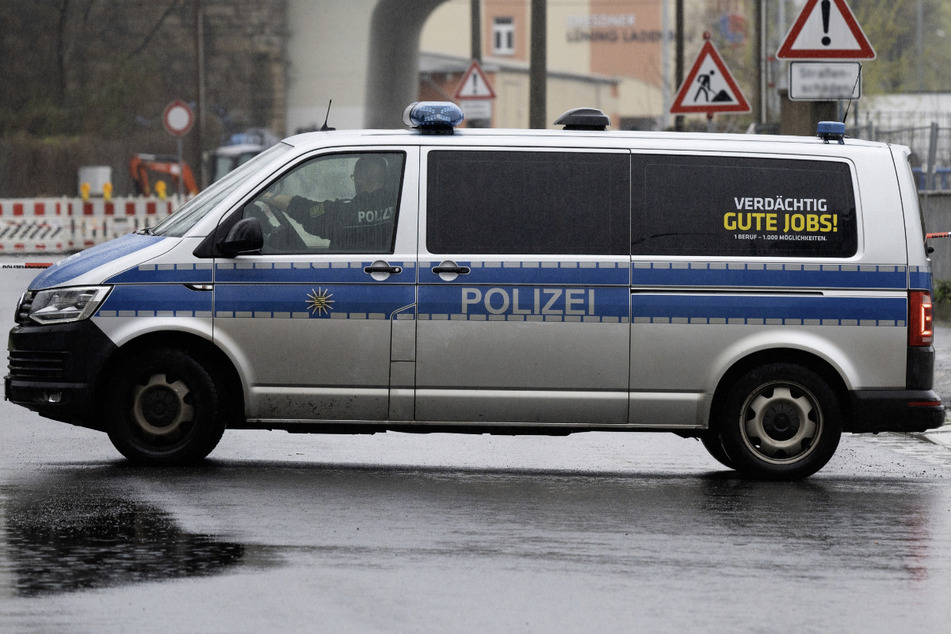 Dresden: Polizei kontrolliert verdächtigen Toyota und macht interessante Entdeckung