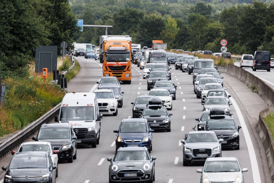 Autofahrer auf der A1 in Richtung Norden sollten sich auf Stau einstellen. (Symbolfoto)