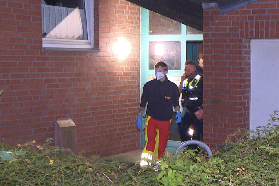 Familienfeier eskaliert: Frau wird von Mann geschlagen und zückt plötzlich ein Messer