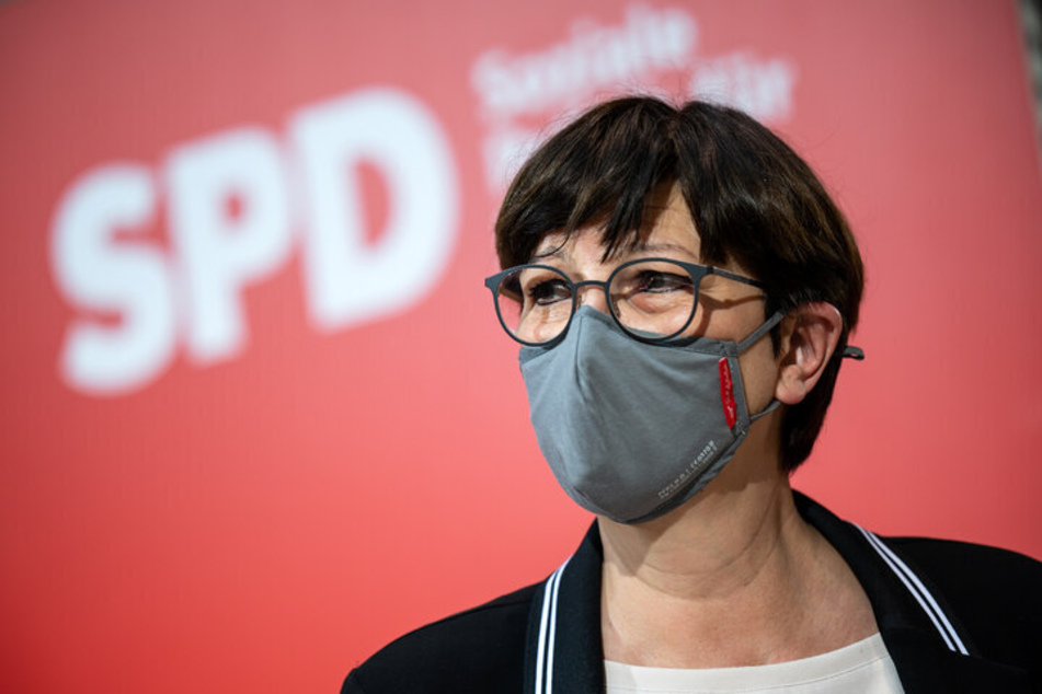 Saskia Esken (60) ist Co-Vorsitzende der Partei SPD - und Gästin bei "hart aber fair".