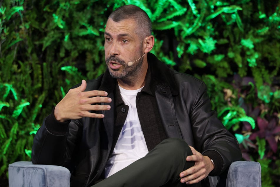 Laut Insider habe Aaron Bay-Schuck (44) das Unternehmen "Warner Music" ins Chaos gestürzt.