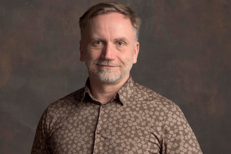 Der Leipziger Fotograf Ron Kuhwede (46) wünscht sich, dass das Stadtwappen ins Logo zurückkehrt.