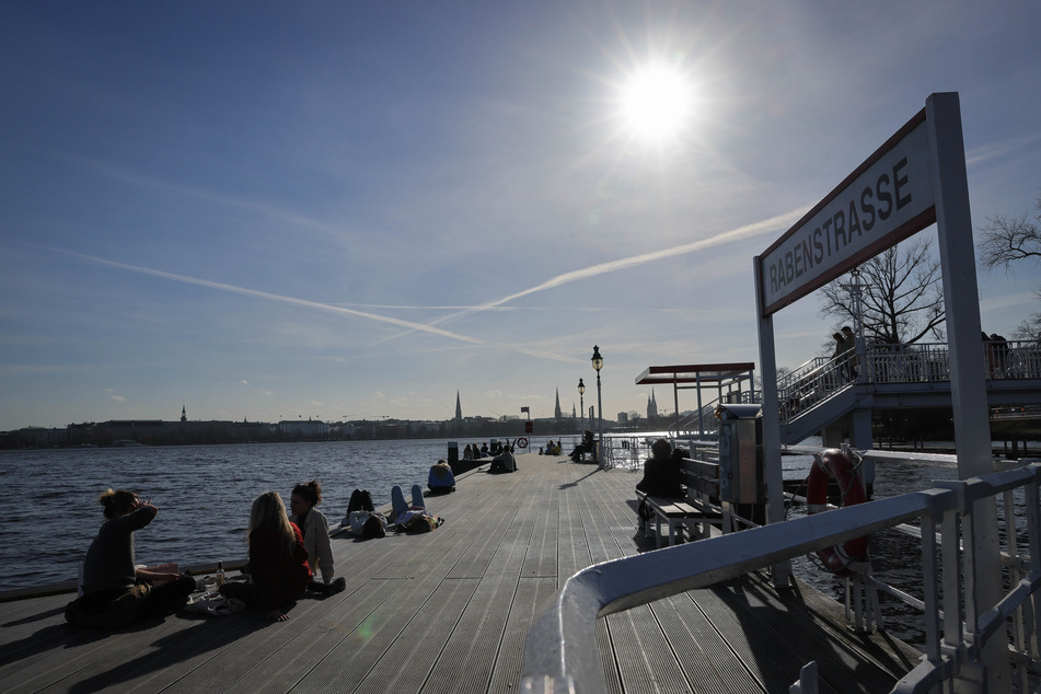 Nach viel Sonnenschein in den letzten Tagen erwartet die Menschen in Hamburg und Schleswig-Holstein nun eine Abkühlung und mehr Wolken. (Symbolfoto)