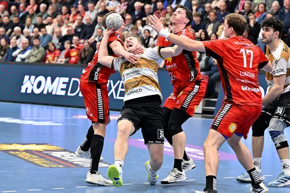 Ivar Stavast (M.) &amp; Co. bekamen in Lübbecke nichts geschenkt.