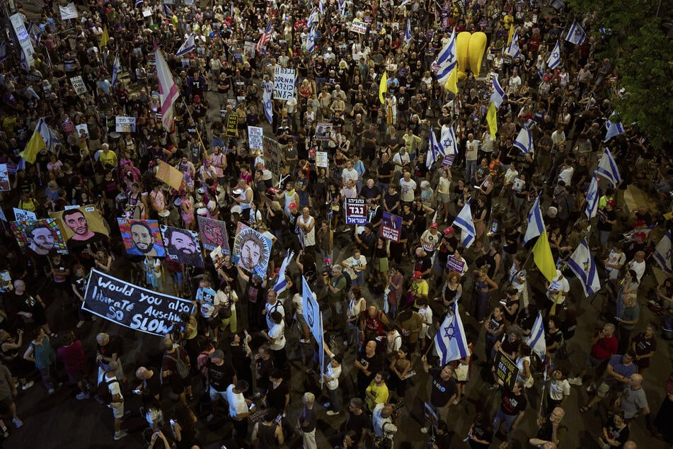 Tausende demonstrierten in Tel Aviv und anderen Städten für die Freilassung der von der Hamas im Gazastreifen festgehaltenen Geiseln.