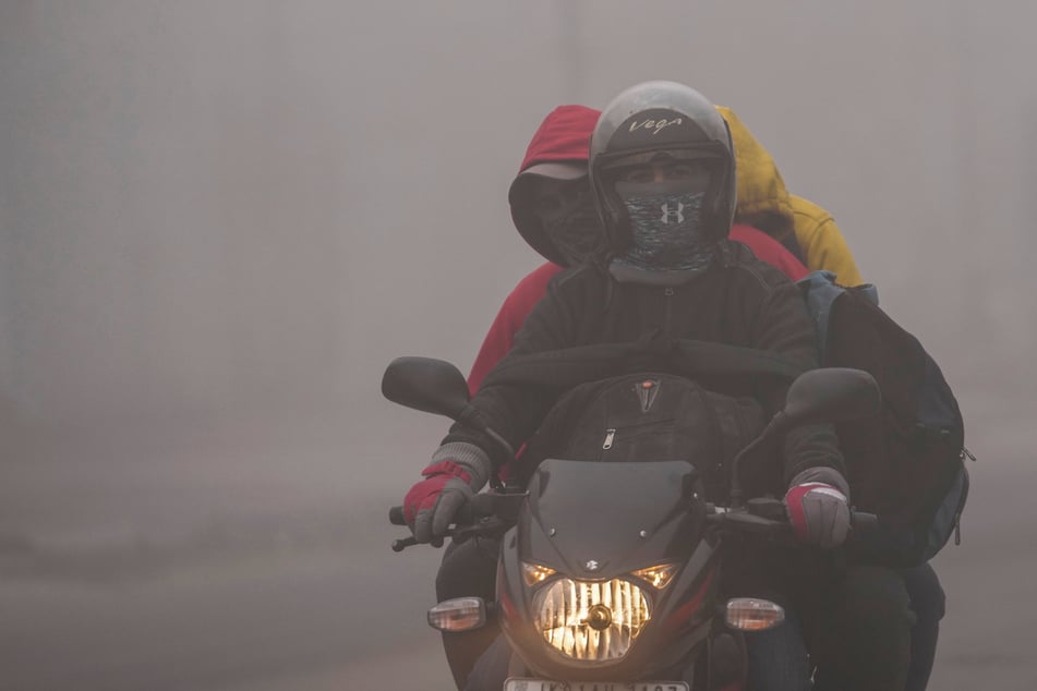 Grave contaminación atmosférica en una metrópolis de millones de habitantes: medidas drásticas a seguir