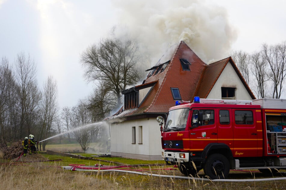 Die Feuerwehr wurde am Dienstagmorgen nach Löbejün gerufen.