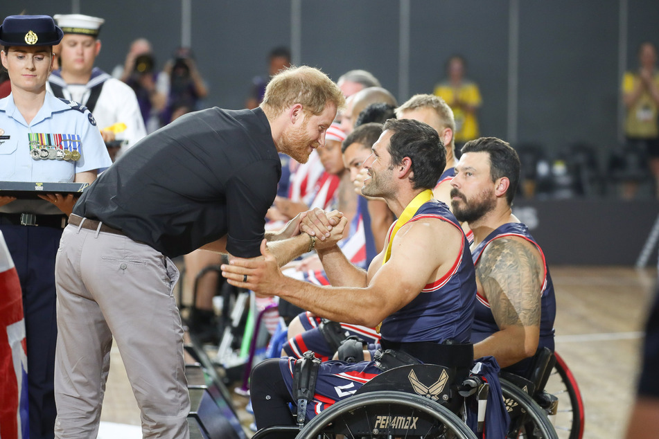 Prince Harry (36) congratulates a member of the US wheelchair basketball team after the team won the gold medal in the finals at the 2018 Invictus Games.