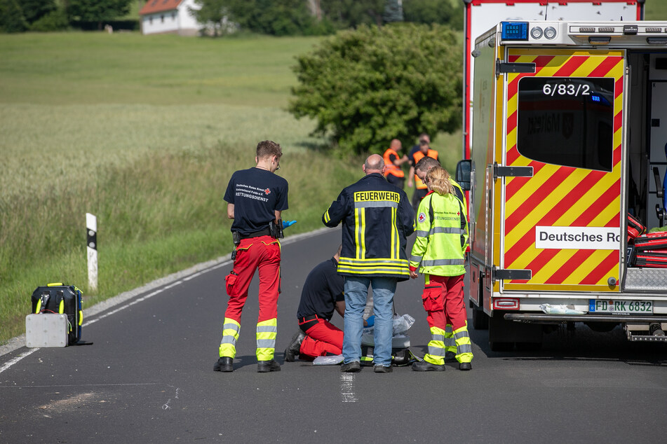 Sanitäter vor Ort versuchten, das Leben des Bikers zu retten - vergeblich.