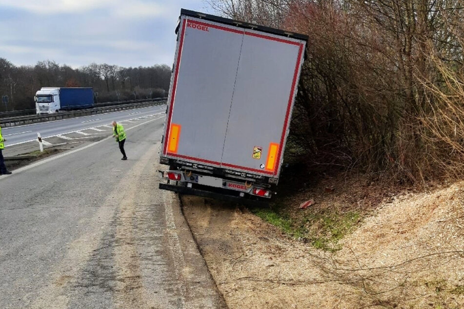 Laster kippt zur Seite: A72-Ausfahrt gesperrt