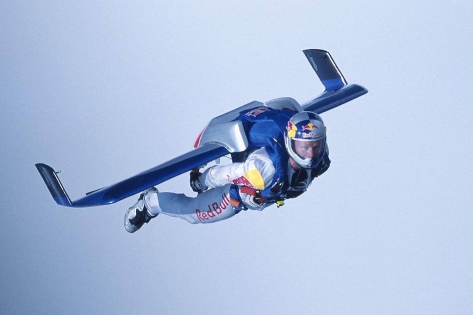 Mit diesem Anzug überquerte Felix Baumgartner 2003 den Ärmelkanal.