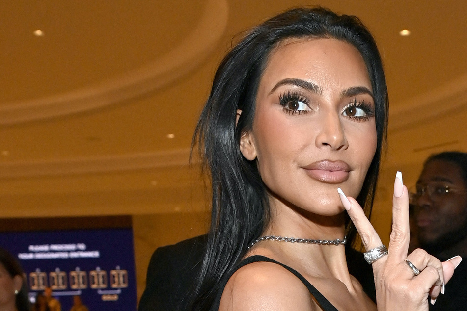 Kim Kardashian pulls a Saint West and flips off the paparazzi!