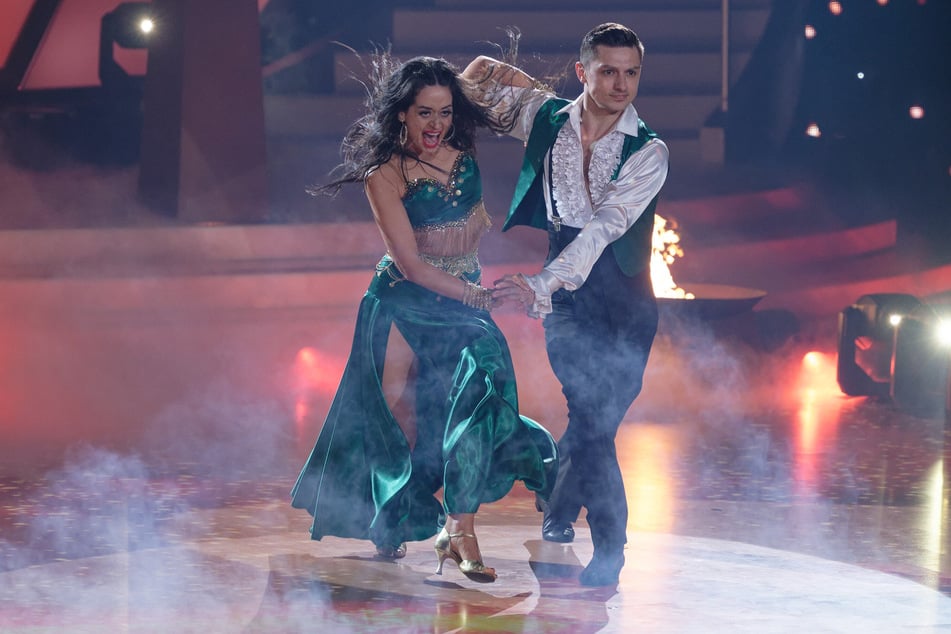 Zuvor war der "Let's Dance"-Star mit Tanz-Kollegin Malika Dzumaev (34) zusammen.