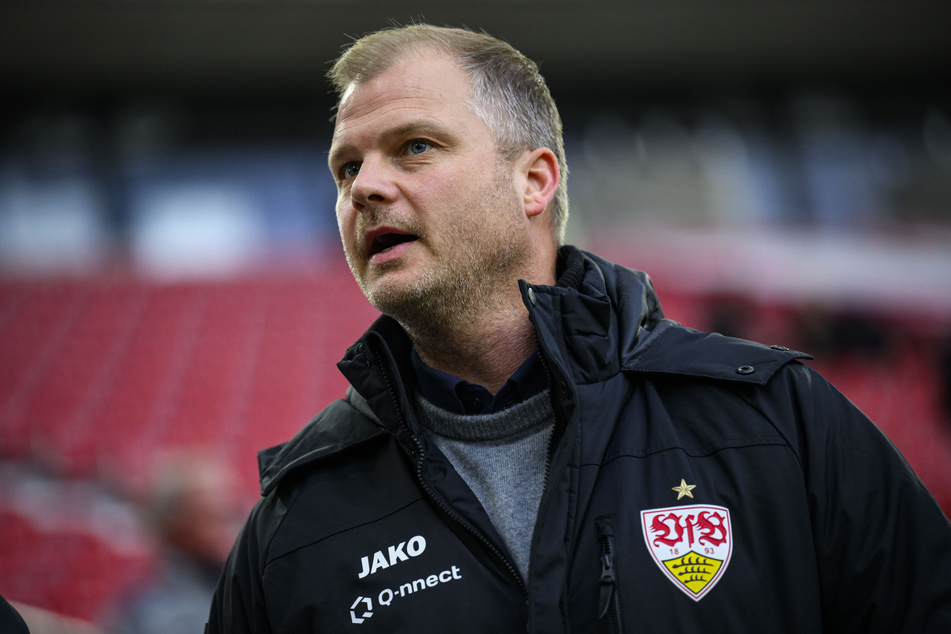Fabian Wohlgemuth (45), Sportdirektor des VfB Stuttgart, ist ebenfalls sehr zufrieden mit der erzielten Einigung.