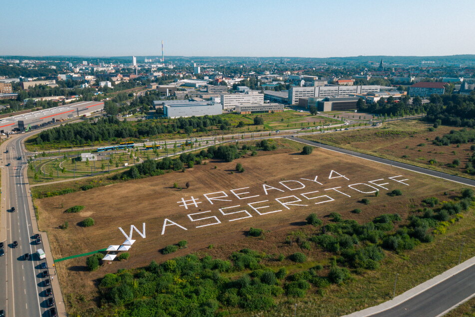 Ein Riesen-Schriftzug an der Fraunhoferstraße auf dem 37.000 Quadratmeter großen HIC-Campus verkündet mit 15 Meter hohen Buchstaben: Bereit für Wasserstoff.