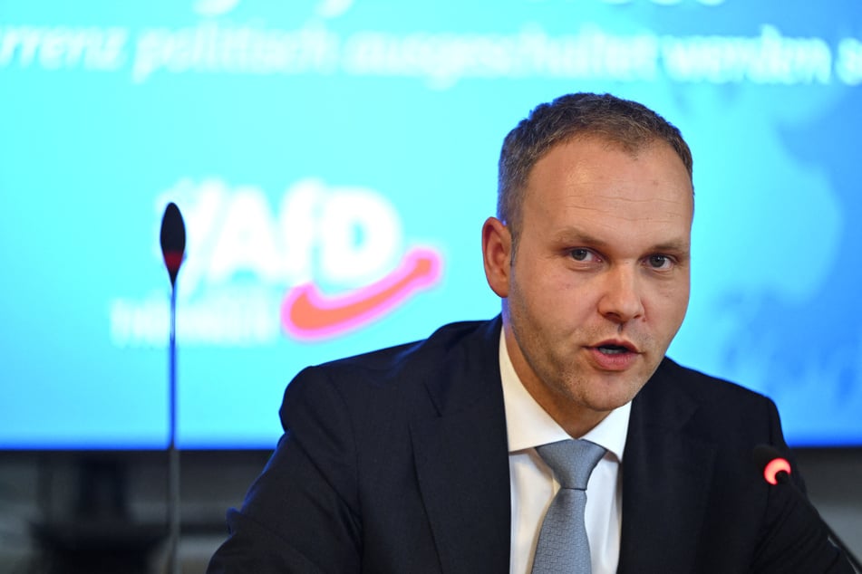 Thüringens AfD-Vize-Fraktionschef Daniel Haseloff (38) hat sich in einer Pressekonferenz zu der Anhörung über einen AfD-Verbotsantrag geäußert.