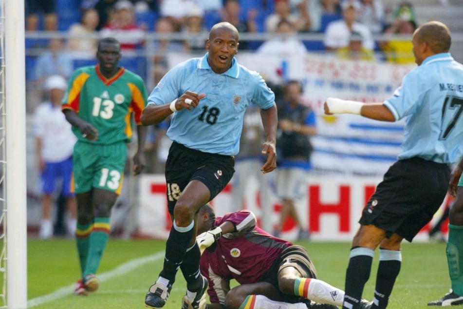 Richard Morales (heute 48, v.) jubelt bei der WM 2002 über seinen Treffer gegen Senegal. (Archivfoto)